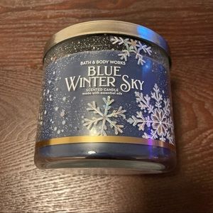 Blue Winter Sky Candle NWT & FREE SHIPPING